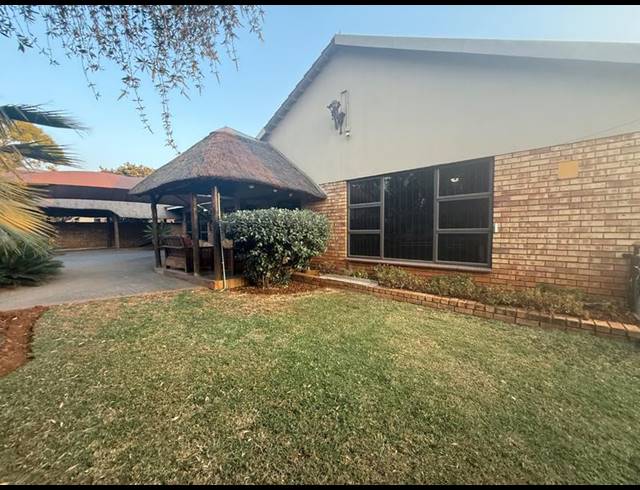 3 BEDROOM HOUSE FOR SALE IN FLORA GARDENS